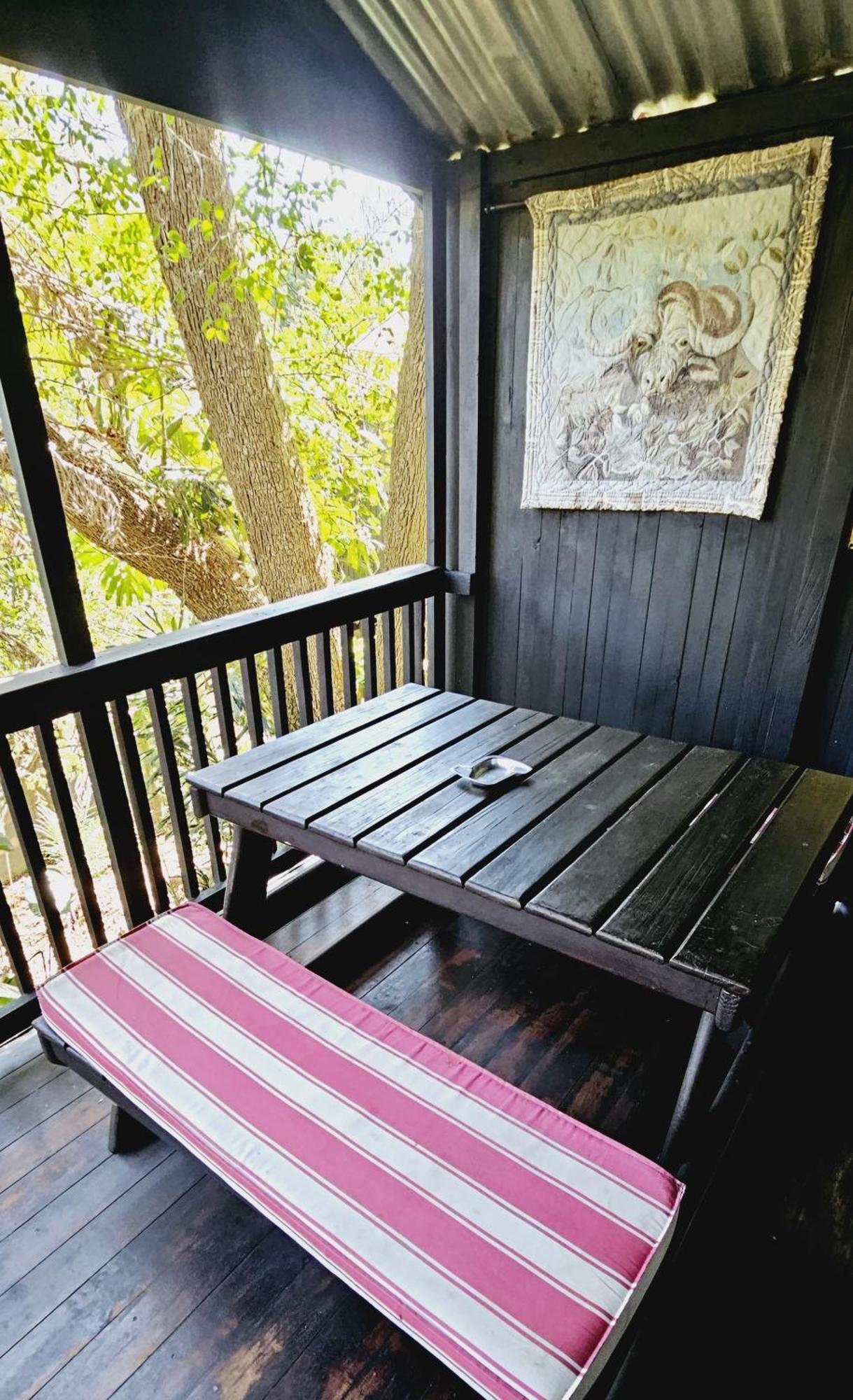 Old Vic Travellers Inn Nelspruit Νέλσπρουιτ Εξωτερικό φωτογραφία